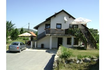 Chorwacja Privát Smoljanac, Zewnątrz